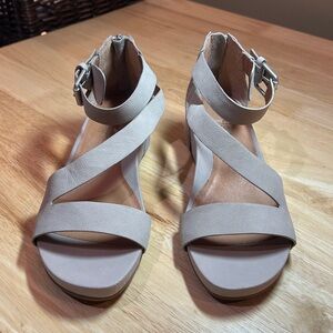 New NWOB Gentle Souls Women's Tan Wedge Leather Sandals Size 8.5M 8 1/2 M